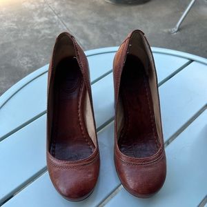 FRYE Women's Carson Mid Heel Pump